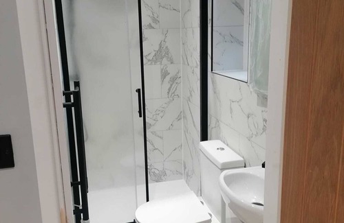 Hemel Hempstead Apartment | Stunning, chic and bright studio apartment in the heart of Hemel Hempstead.