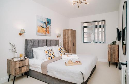 Birmingham City Centre Apartment | Stunning City Grade II Pad WiFi Families Contractors