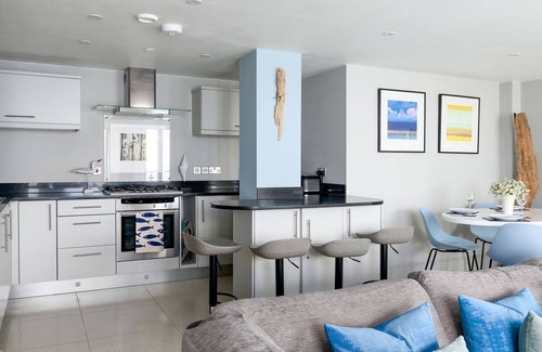 Newquay City Centre Apartment | Stunning cliff top apartment with breathtaking "WOW" sea views overlooking beach