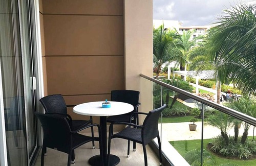 Oranjestad-West Condo | Stunning condo across from Eagle Beach