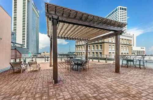 Central Business District Apartment | Stunning Condos - Heart of NOLA - Walk Everywhere