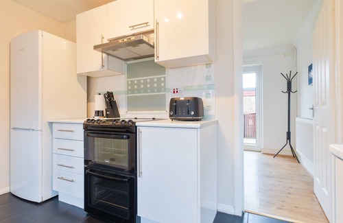 Canterbury House | Stunning Cozy House - Sleeps 8 - Perfect for Families & Contractors