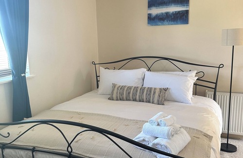 Aberdeen House | Stunning cozy three bedroom house near ARI