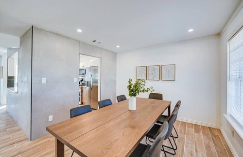 Northwest Dallas House | Stunning Dallas Home w Beautiful Yard, Big Groups
