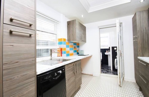 Doncaster House | Stunning Doncaster House - Sleeps 8 - by PureStay