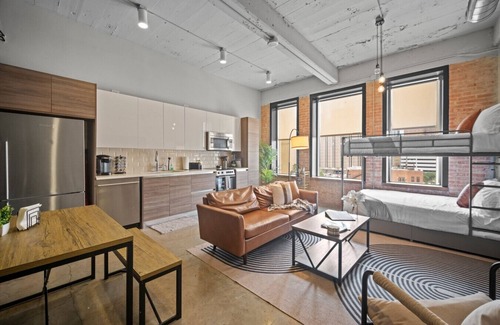 Downtown Dallas Apartment | Stunning Downtown Apartment | Pool, Laundry, Parking