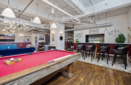 Downtown Dallas Apartment | Stunning Downtown Apartment | Pool, Laundry, Parking