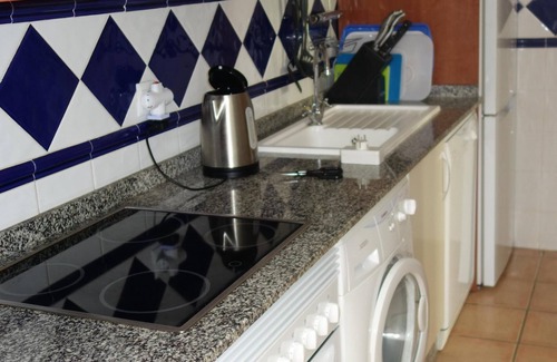 Vera Apartment | Stunning family friendly GF 2 bed 2 bath apartment - free WiFi