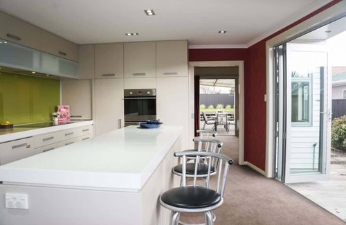 Fitzroy House | Stunning Family Holiday House in New Plymouth