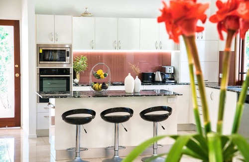 Kewarra Beach House | Stunning Family Resort Style Home - Swimming Pool + Full Tennis Court
