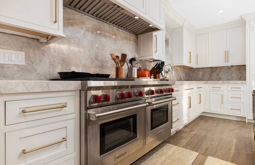 Middletown House | Stunning Farmhouse - Private Pool & Vintage Arcade - Close to Newport & Beaches
