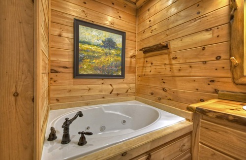Raccoon Ridge Cabin | Stunning forested views, hot tub, fire pit, pool table!