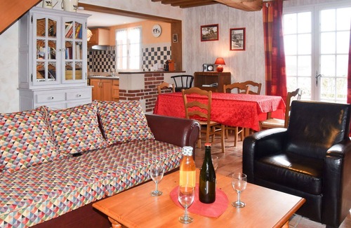 Courtonne-la-Meurdrac House | Stunning private villa for 5 guests with WIFI, TV, pets allowed and parking