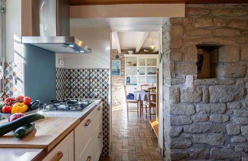 Loctudy House | Stunning private villa for 4 guests with WIFI, TV, terrace and pets allowed