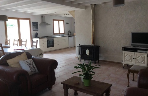 Saint-Martin-de-Gurson House | Stunning 4 ⭐️ gite, private pool fishing lake, Dordogne Bordeaux, Bergerac