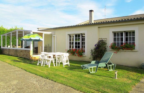 Saint-Vigor-le-Grand House | Stunning private villa for 6 guests with WIFI, TV, terrace, pets allowed and parking