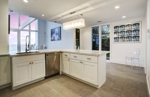 Barrett House | Stunning Galveston Bay Beach Getaway!