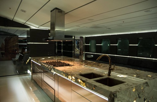 Astorga House | Stunning Golden Marble Suite Parque Lleras