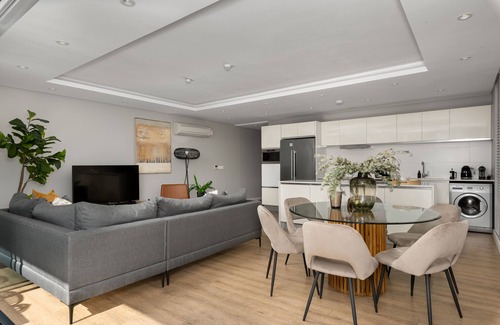 Green Point Apartment | Stunning Green Point Apartment , Patio + Fast WiFi