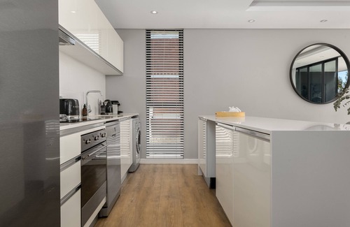 Green Point Apartment | Stunning Green Point Apartment , Patio + Fast WiFi