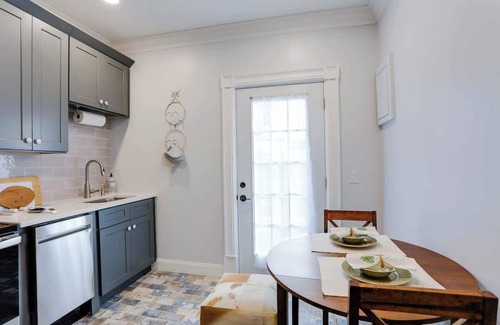 Historic District - North House | Stunning & Historic Apt Near River, Food & More