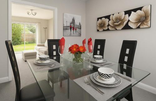 Old Trafford House | Stunning Holiday Home. Free Parking.