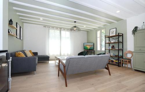 Le Minihic-sur-Rance House | Stunning Home In Le Minihic-Sur-Rance