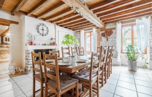 Montigny-les-Monts House | Stunning Home In Montigny-Les-Monts