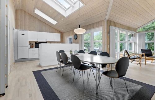 Oster Somarken House | Stunning home in Aakirkeby with WiFi