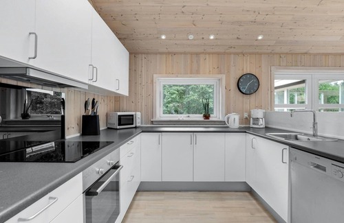 Oster Somarken House | Stunning home in Aakirkeby with WiFi