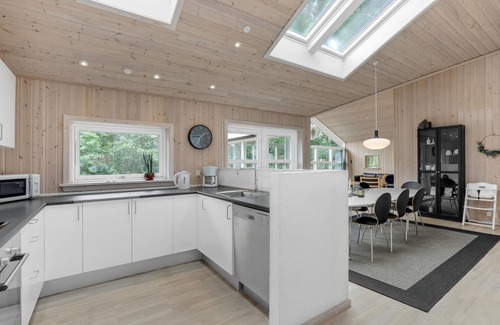 Oster Somarken House | Stunning home in Aakirkeby with WiFi