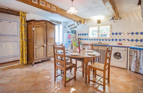 Andon House | Stunning home in Andon with kitchen