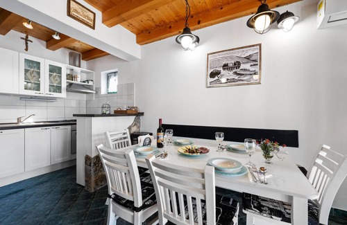 Bristane House | Stunning home in Drinovci with sauna