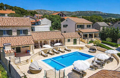 Sibenik House | Stunning home in Dubrava with sauna
