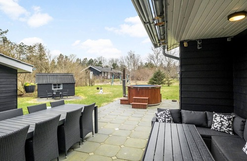Hou House | Stunning home in Hals with sauna