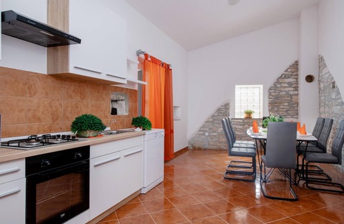 Hrboki House | Stunning home in Hrboki with WiFi