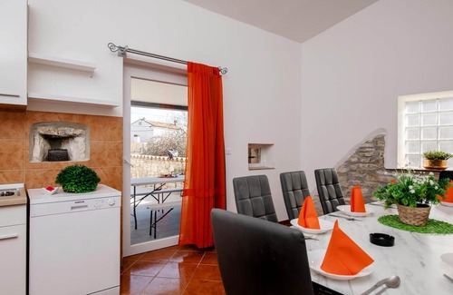 Hrboki House | Stunning home in Hrboki with WiFi