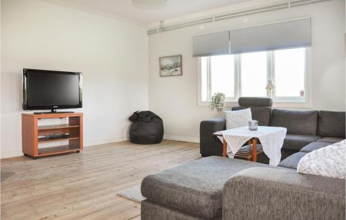 Klassbol House | Stunning Home In Klässbol With Kitchen
