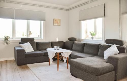 Klassbol House | Stunning Home In Klässbol With Kitchen