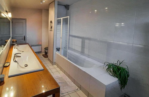La Nouaye House | Stunning home in La Nouaye with 4 Bedrooms