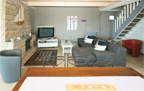 Kerherou House | Stunning Home In Moelan Sur Mer