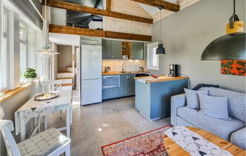 Kungalv O House | Stunning Home In Romelanda With Kitchen