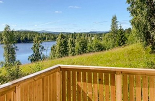 Rorvattnet House | Stunning home in Rötviken with kitchen