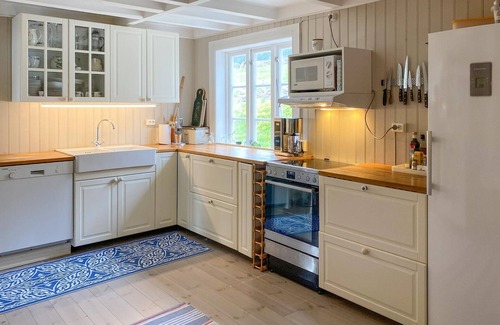 Heroy House | Stunning home in Runde with WiFi