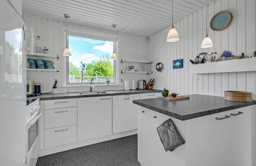 Frolunde House | Stunning home in Slagelse with kitchen