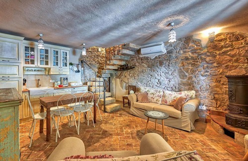 Smrika House | Stunning home in Smrika