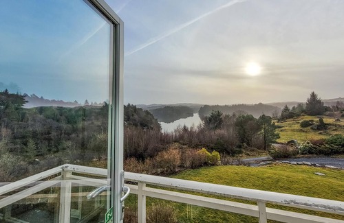 Sveio House | Stunning home in Sveio with WiFi