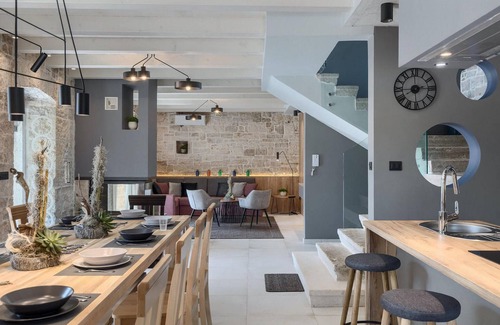 Brecevici House | Stunning home in Tinjan
