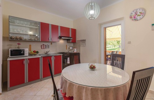 Topid House | Stunning home in Topid with WiFi