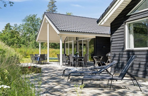 Bøtø By House | Stunning home in Væggerløse with sauna